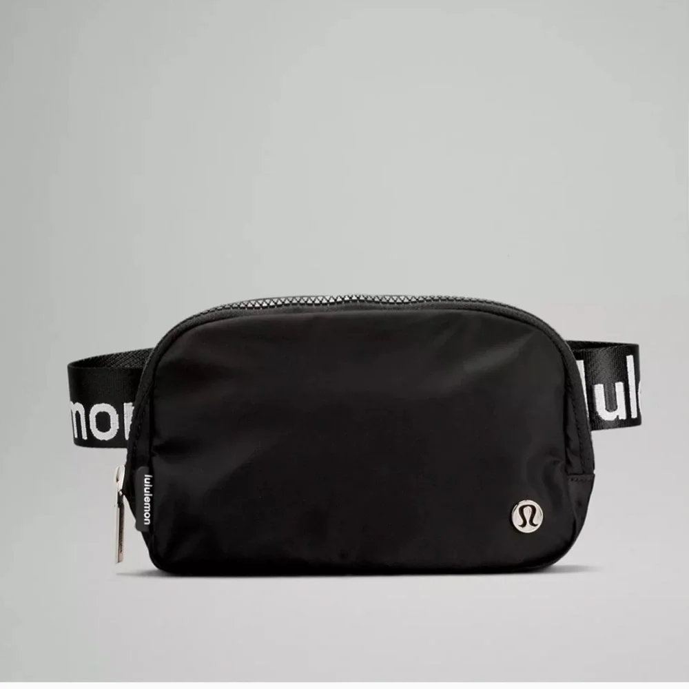 Lululemon Everywhere Belt Bag Wordmark Black - Picture 1 of 12